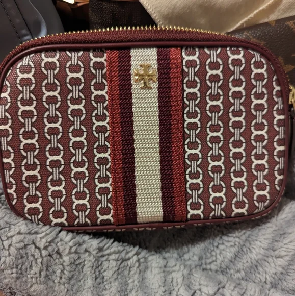 Tory Burch Gemini Link Wristlet Royal Burgandy